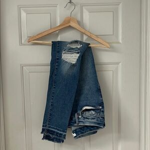 Good American Fits Everybody Jeans